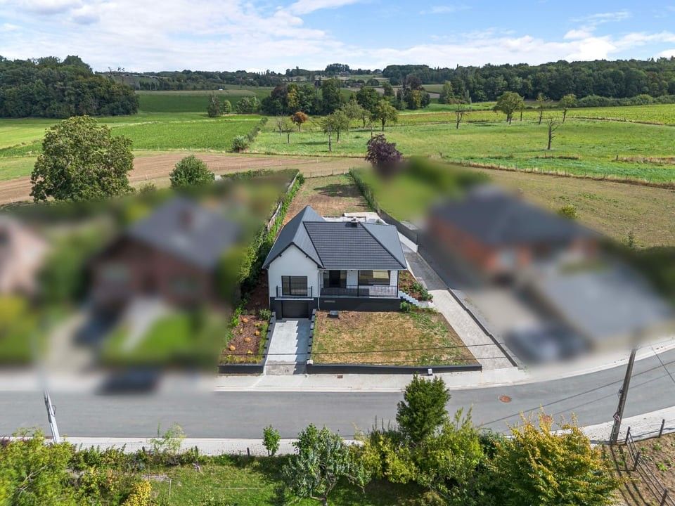 VOLLEDIG GERENOVEERDE BUNGALOW MET 3 SLAAPKAMERS EN EEN PRACHTIGE TUIN foto {{pictureIndex}}