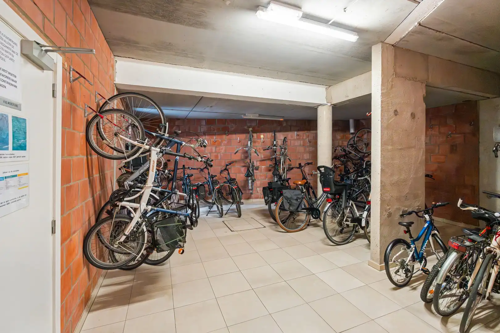 Instapklaar gelijkvloers appartement met ruim terras foto 16
