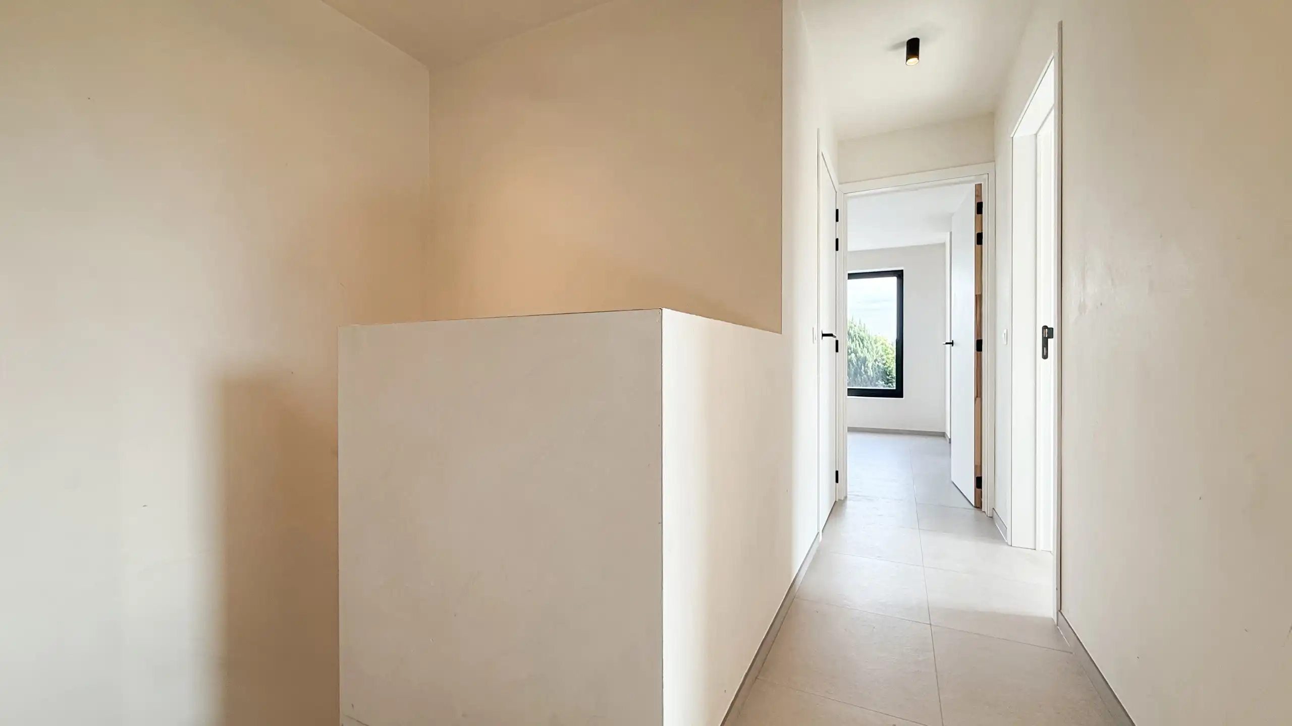 Kwalitatief afgewerkte nieuwbouwwoning op centrale ligging! foto 20