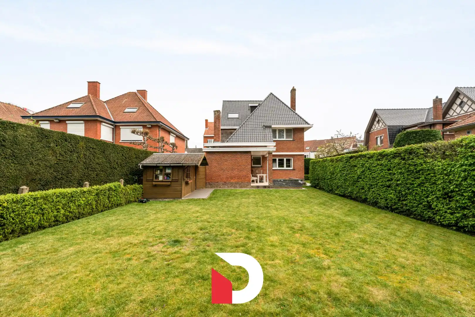 Modernistische villa met prachtige, zongerichte tuin gelegen te 'Kristus Koning'.  foto 2