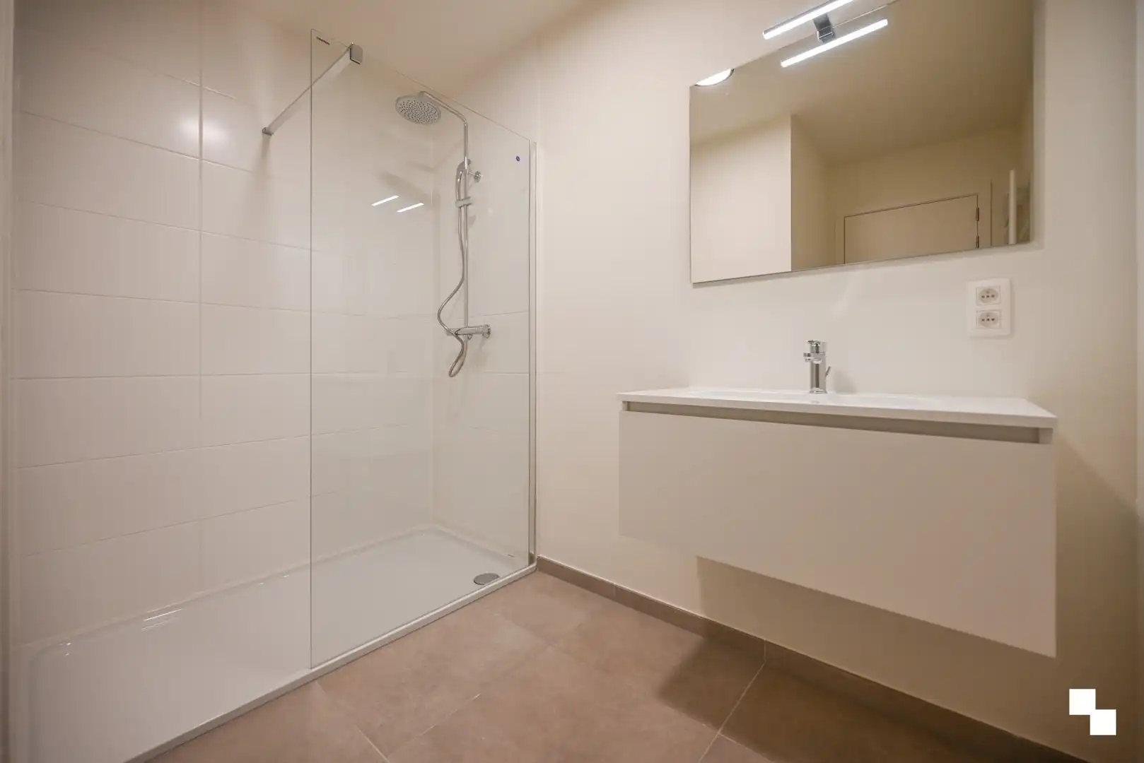 Nieuwbouwappartement met twee slaapkamers in hartje Emelgem foto 17