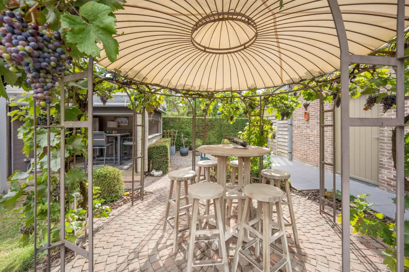 Charmante vrijstaande villa in fermette stijl met heerlijke tuin! foto 13