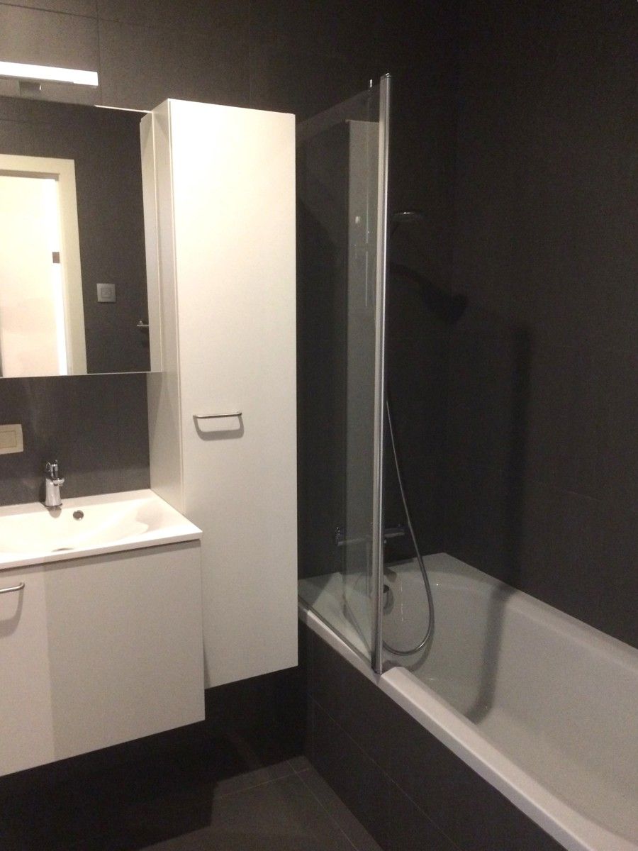 Bemeubeld appartement met één slaapkamer en autostaanplaats foto 7