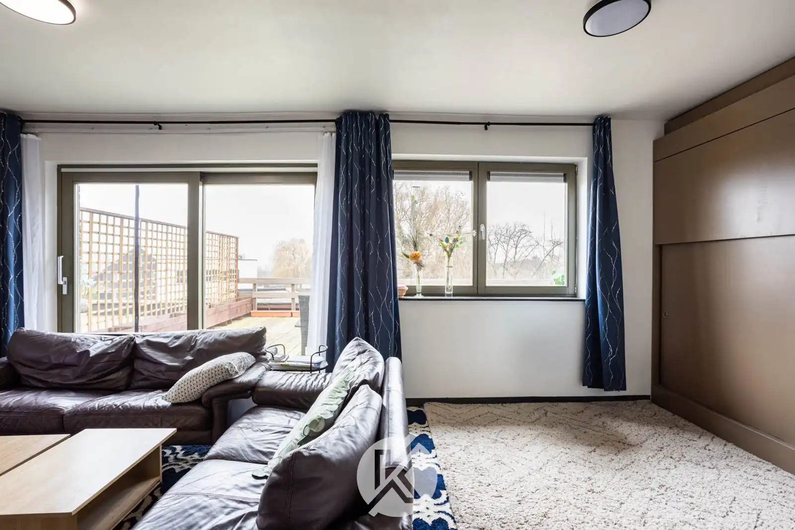 Lichtrijk appartement met ruim terras en staanplaats foto 5