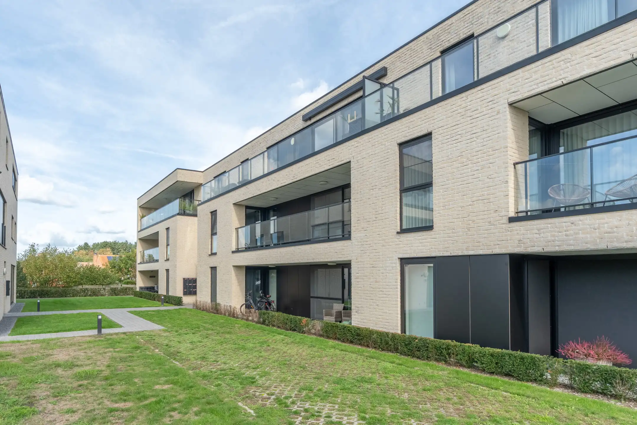 Energiezuinig 2-slpk app met ruim terras en autostaanplaats. foto 3