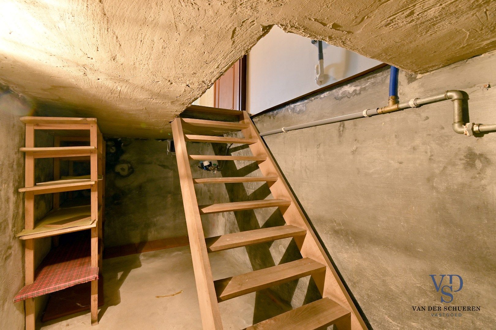 Bungalowwoning met afzonderlijke loods foto 23