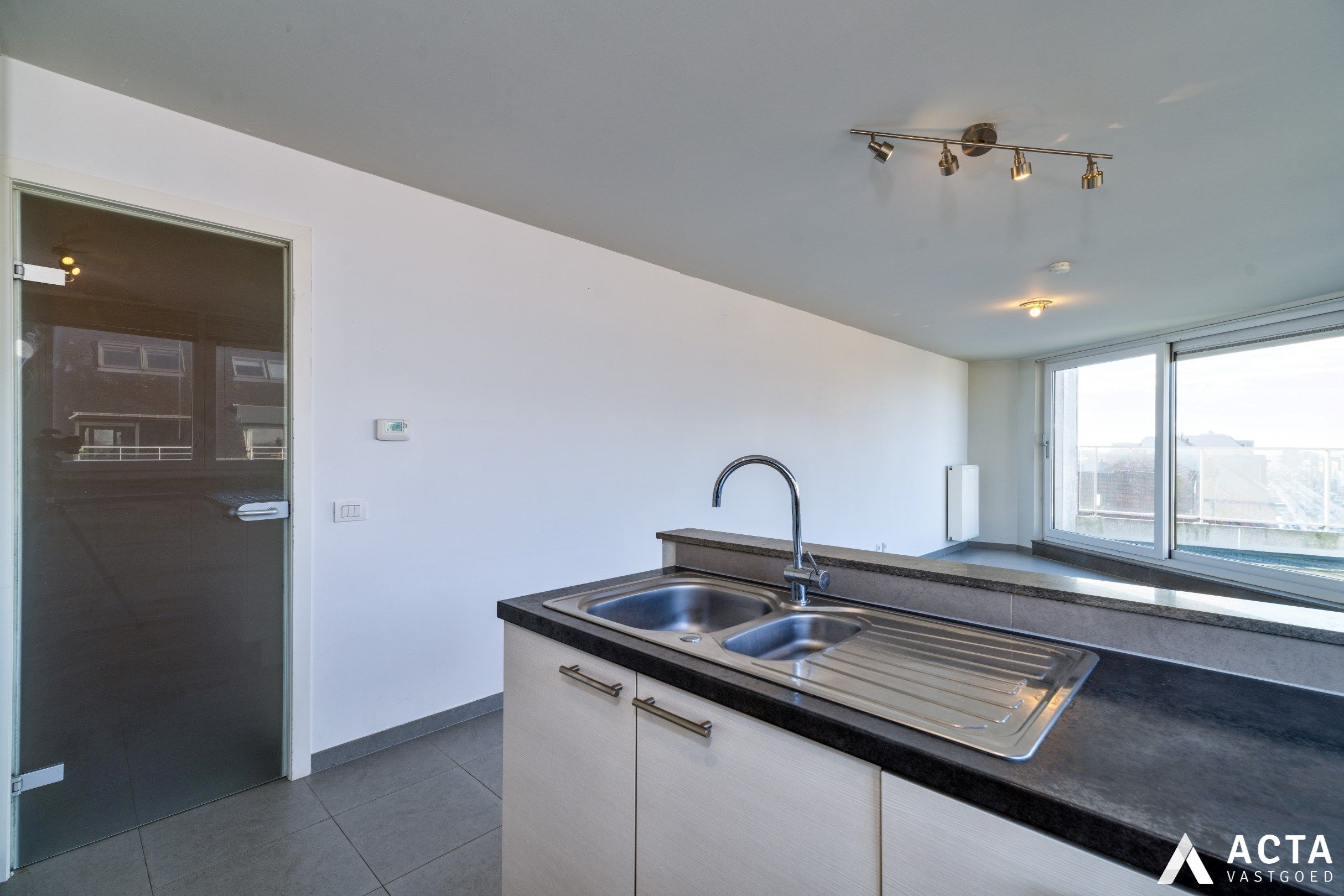 Instapklaar duplex appartement met grote terrassen! foto 4