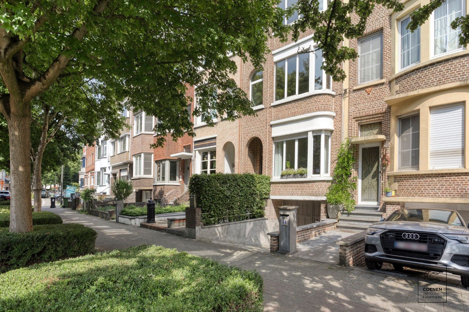 Instapklaar herenhuis van 241 m² met drie slaapkamers, gelegen in Mortsel! foto 35