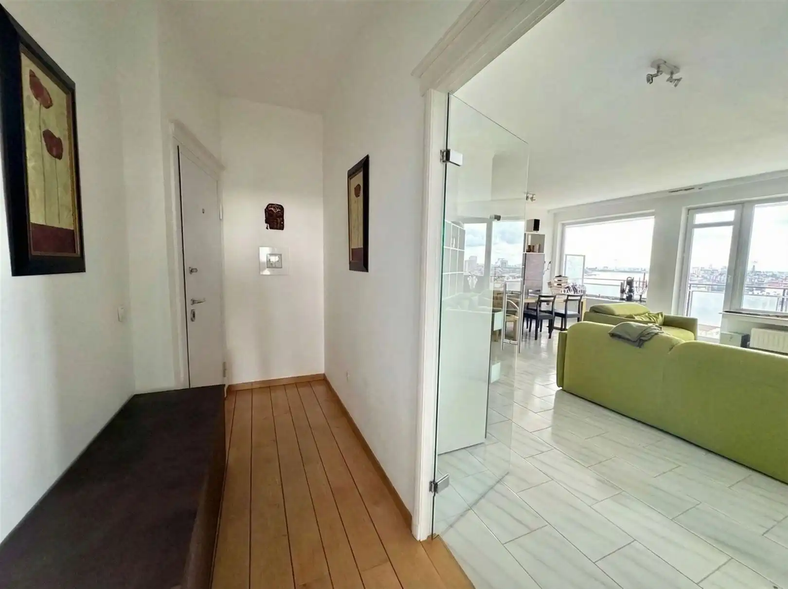 Gemeubeld hoekappartement (12e verdieping) met 3 slaapkamers foto 8