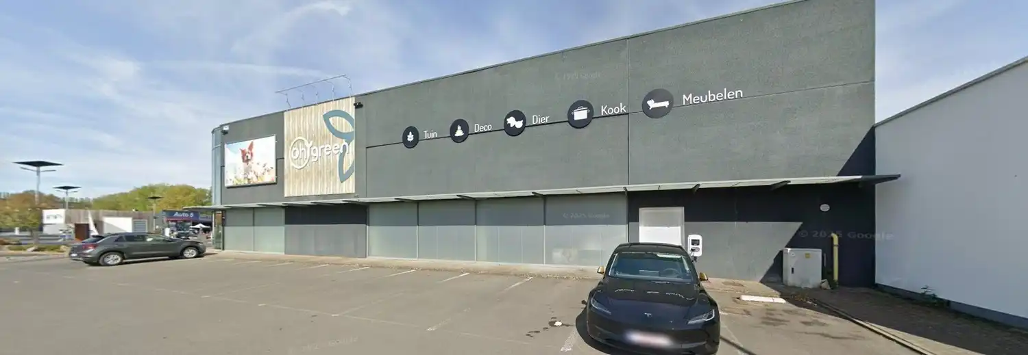 BAANWINKEL MET PARKING NABIJ MEDI MARKET, CARREFOUR, KRËFEL, ... foto 19