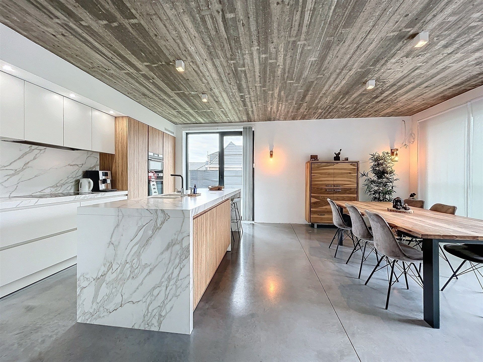 Energiezuinige open bebouwing met drie slaapkamers en garage op perceel van 575m² foto 2