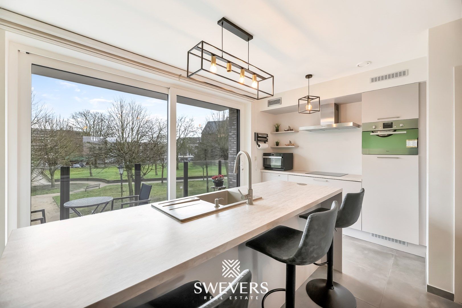 Modern, instapklaar appartement met balkon en terras op rustige locatie in Heppen foto 10