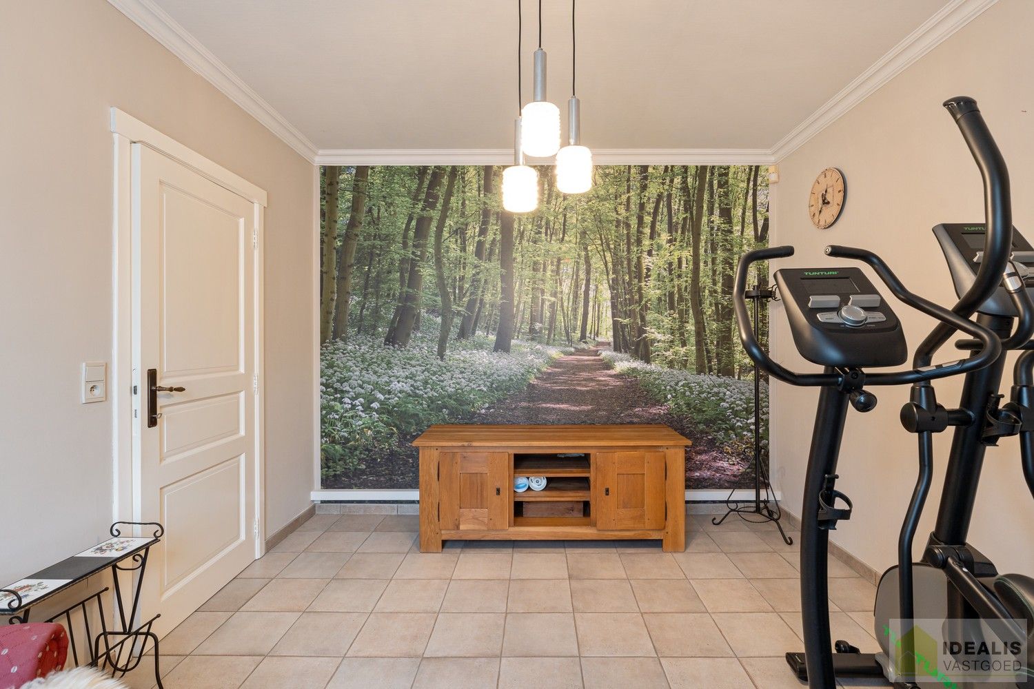 RUIME, INSTAPKLARE EN ENERGETISCH AANGEPASTE WONING VOORZIEN VAN 15 ZONNEPANELEN EN ZONNEBOILER. RIANTE WOONKAMER, KNAPPE KEUKEN, APART BUREEL, APARTE HOBBYRUIMTE, FIJNE WASPLAATS, 4 SLAAPKAMERS, 2 BADKAMERS EN INPANDIGE GARAGE! foto 15