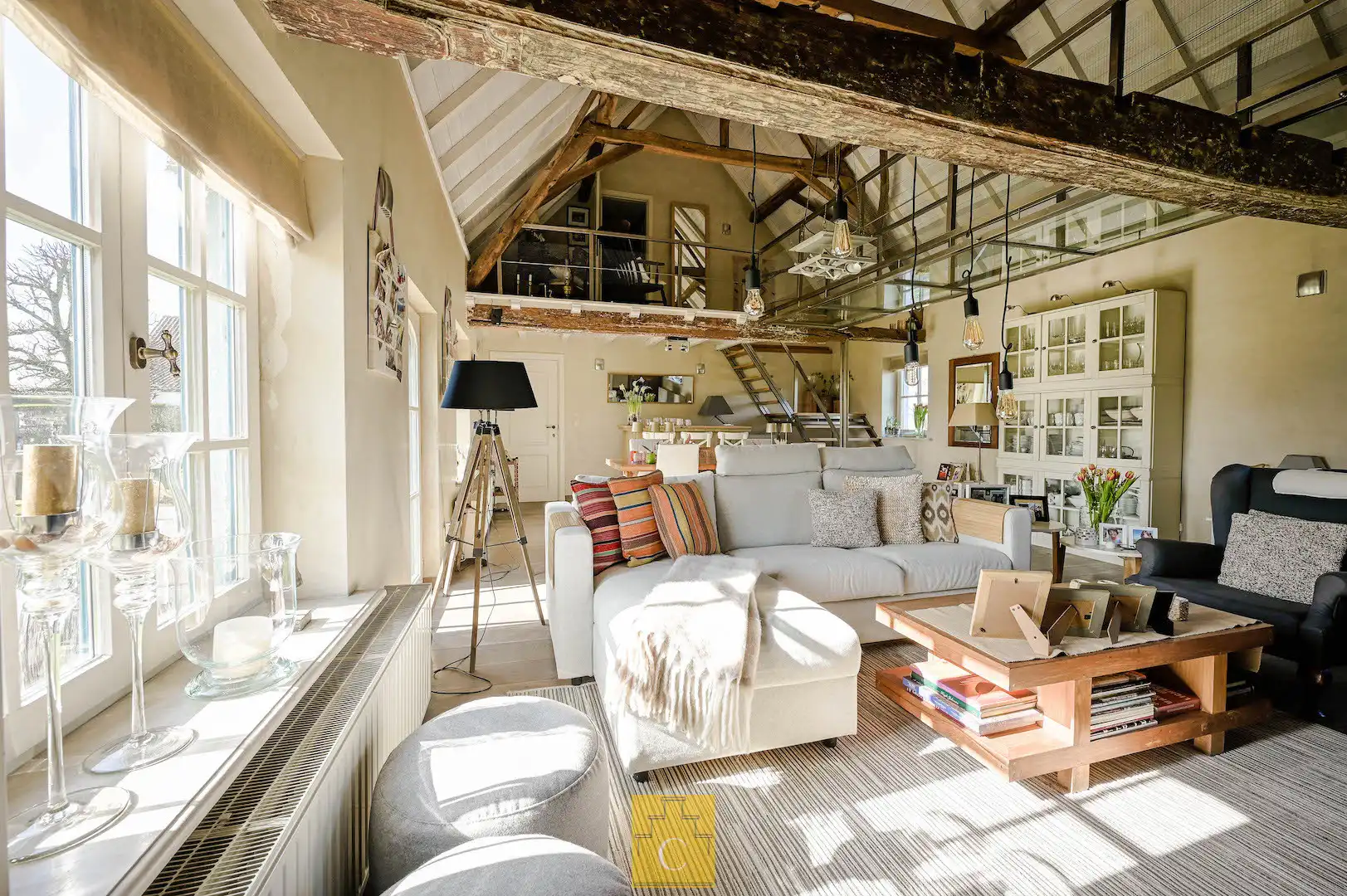 Idyllisch gelegen landgoed, voormalige hoeve, met karakterwoning, vakantieverblijf/boutique B & B met 6 vergunde kamers, parking en weide op circa 1 ha foto 6