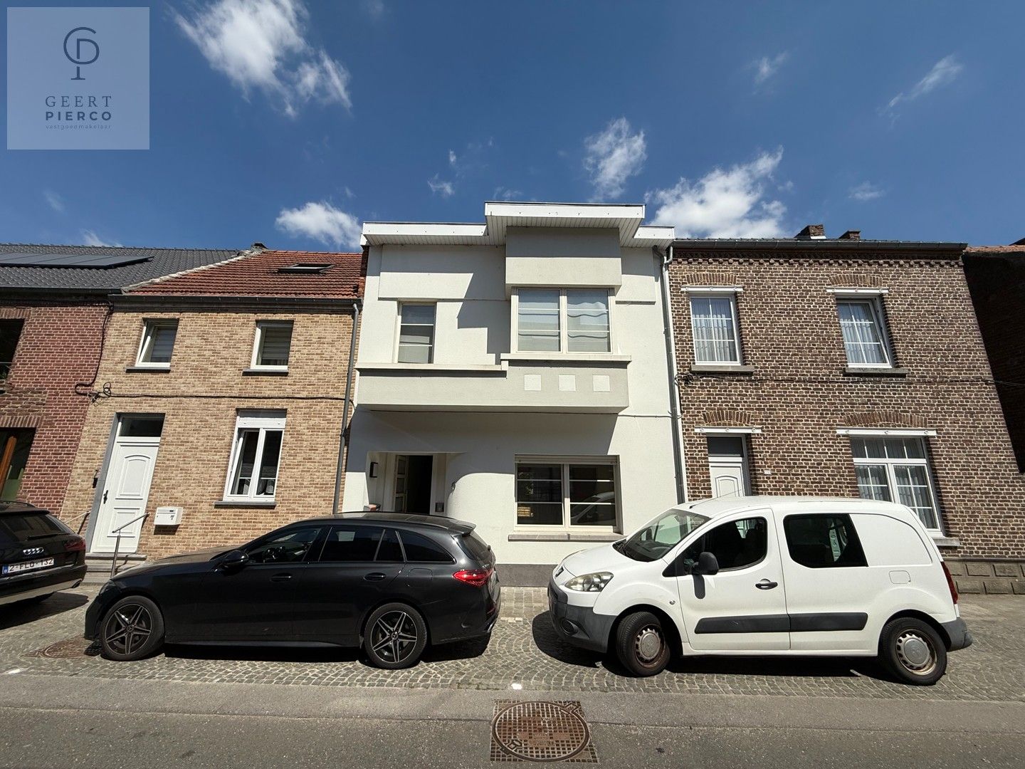 Knap gerenoveerd appartementsgebouw foto 4