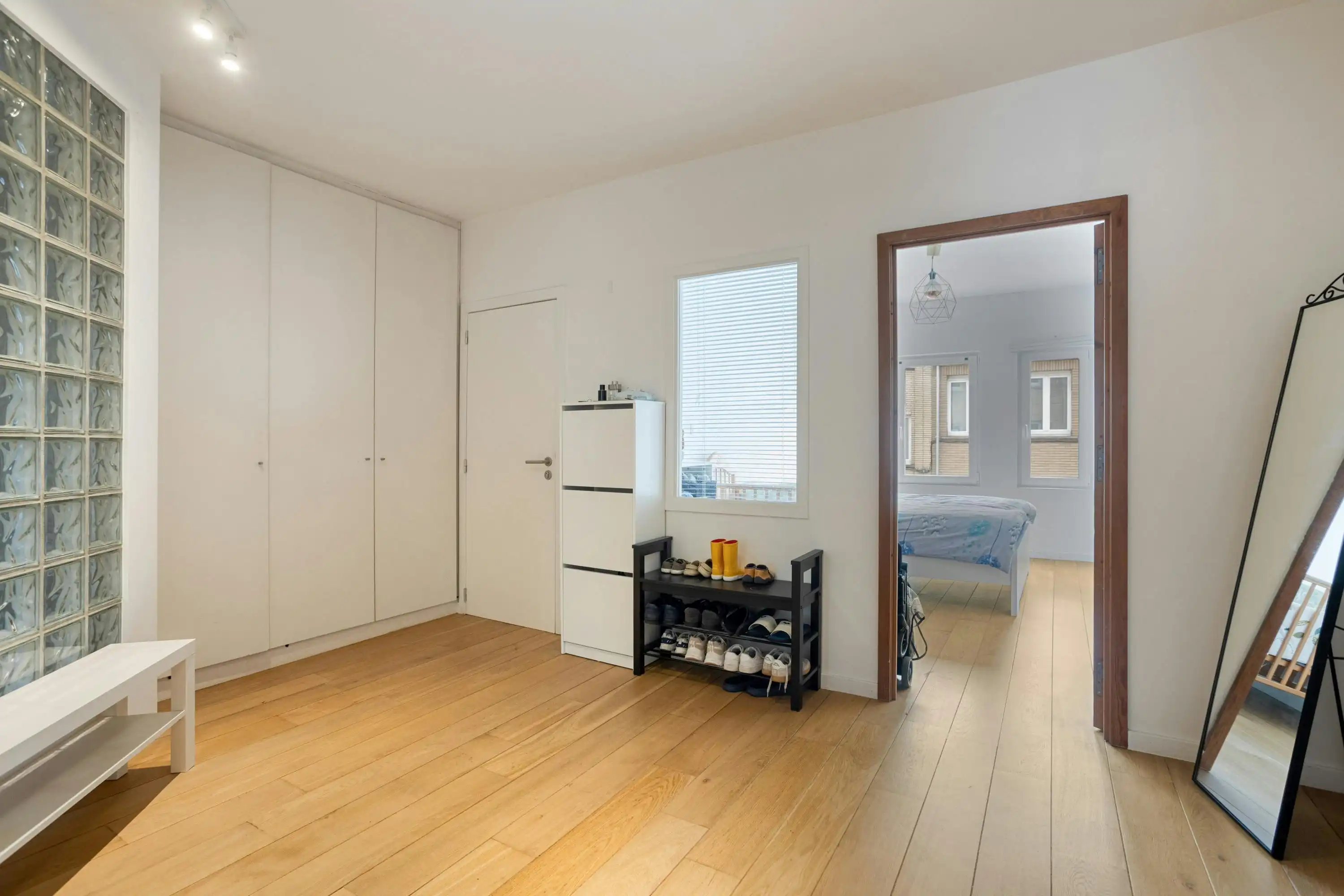 Unieke loft met 2 slaapkamers te koop in Strombeek-Bever foto 13