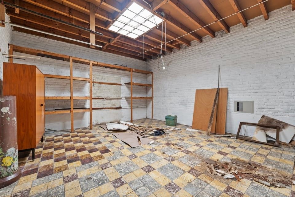 TE RENOVEREN APPARTEMENT MET 2 SLKS IN HET CENTRUM VAN SINT-TRUIDEN foto 18