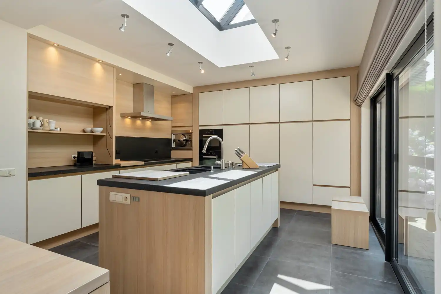 Goed gelegen villa met 4/5 slaapkamers, een bureau, een garage en een mooie tuin op een groene ligging te Kessel-Lo! foto 6