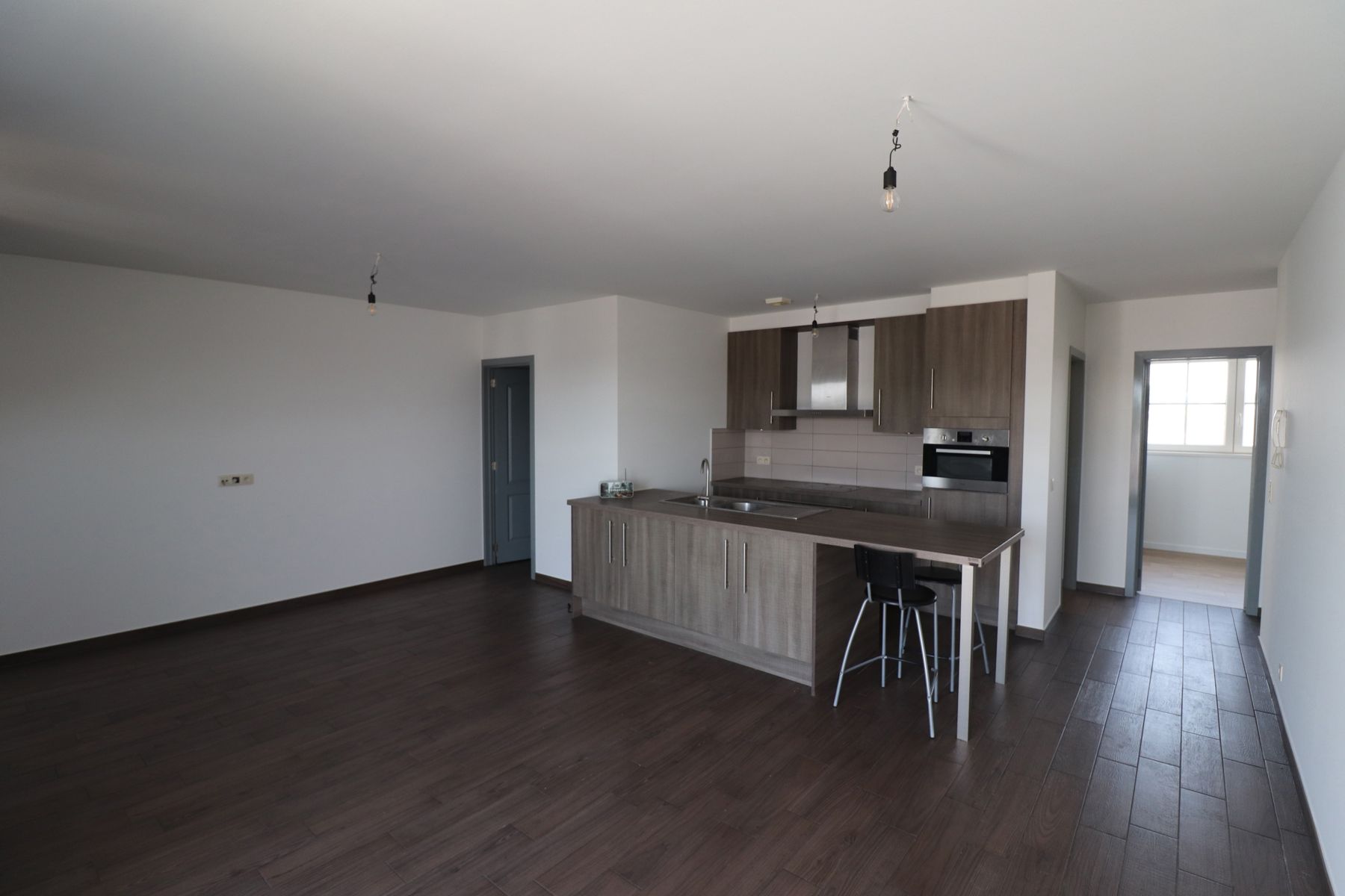 Een appartement op de derde verdieping links met 3 slaapkamers, terras en autostaanplaats. foto 3