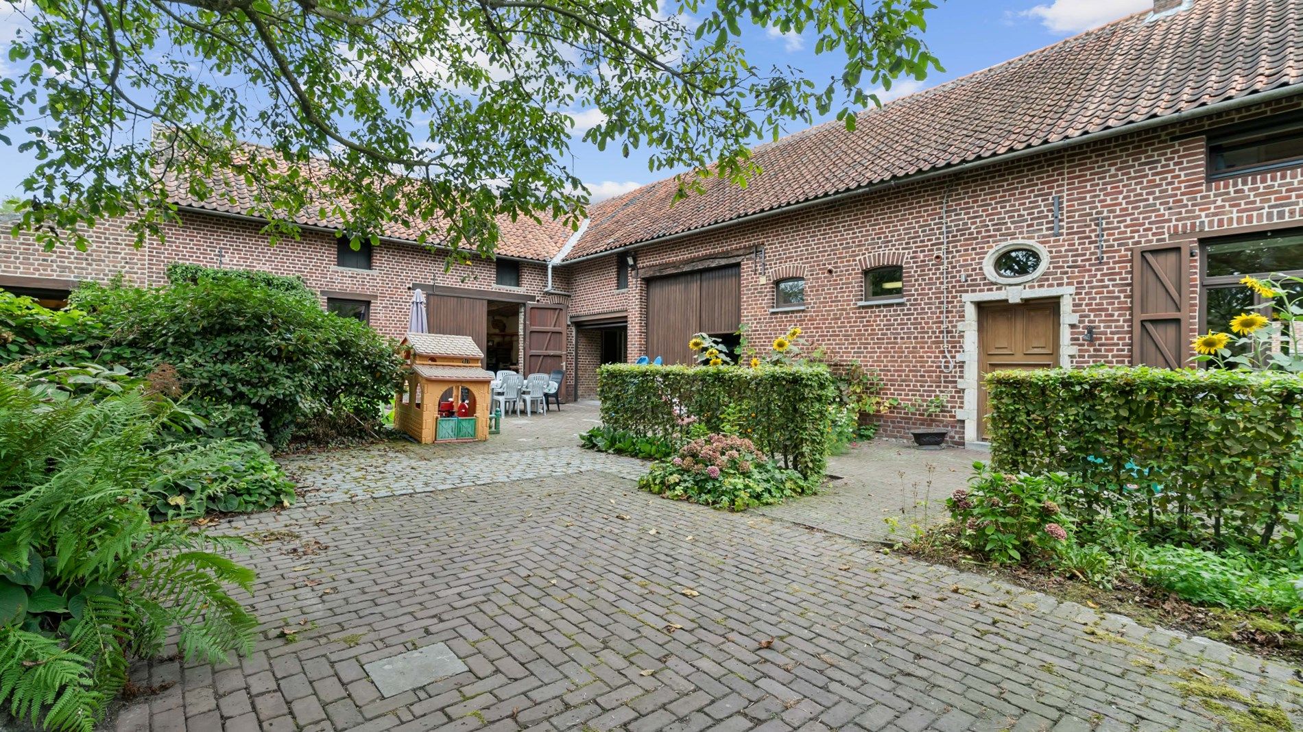 BINKOM - knappe hoeve + grond op 60a foto 1