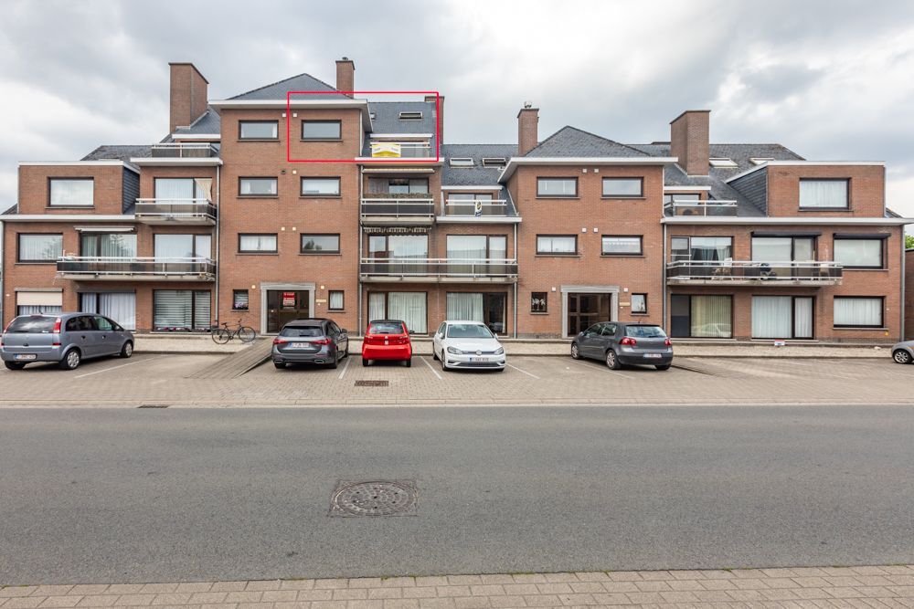 Vernieuwd 2 slaapkamer appartement met terras en garage foto 13