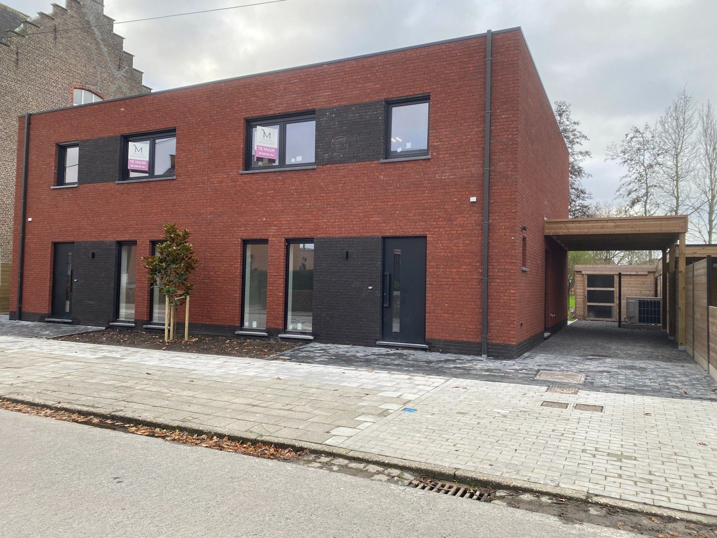 Twee moderne nieuwbouwwoningen met luxe afwerking! foto {{pictureIndex}}