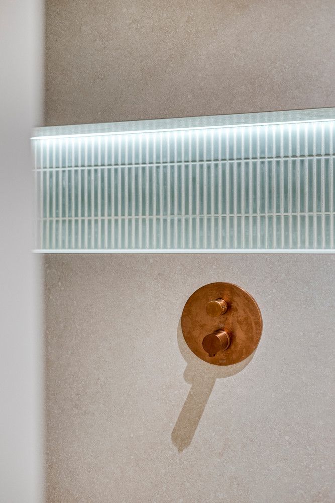 Volledig vernieuwd APP (110m2) met 2 slks, bureau, ruim terras en inpandige parkeerplaats! foto 14