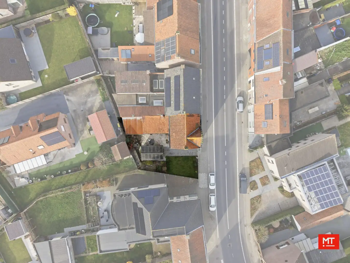 Te renoveren woning met 3 slaapkamers, Zuidgerichte tuin en garage in het centrum van Zonnebeke foto 16