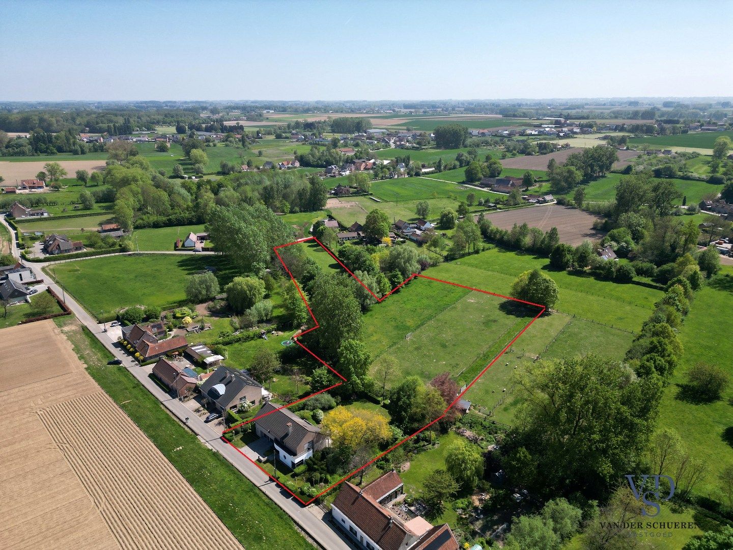 Exclusieve villa met weide (ca. 1 ha) en adembenemende vergezichten foto 2