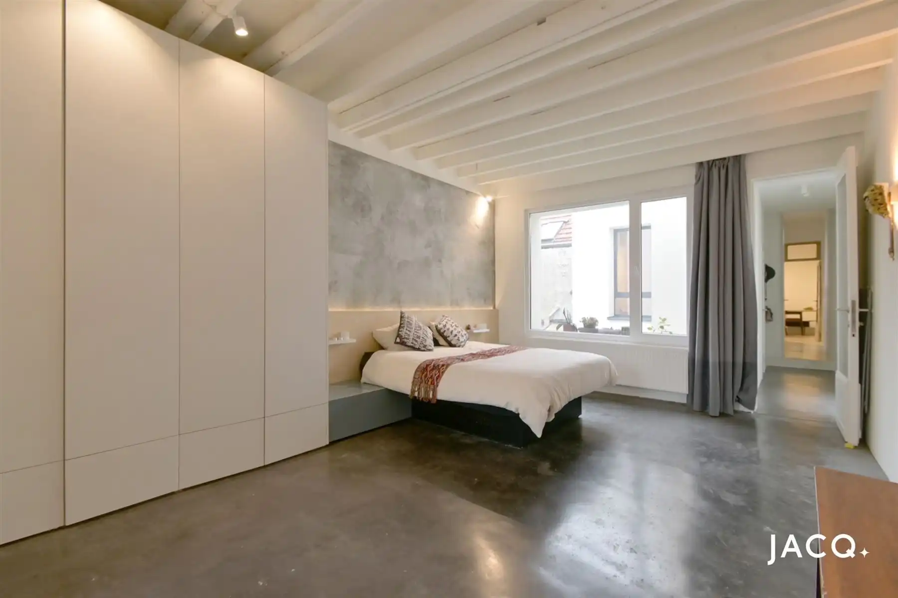 Modern gerenoveerd appartement met een authentieke toets foto 12