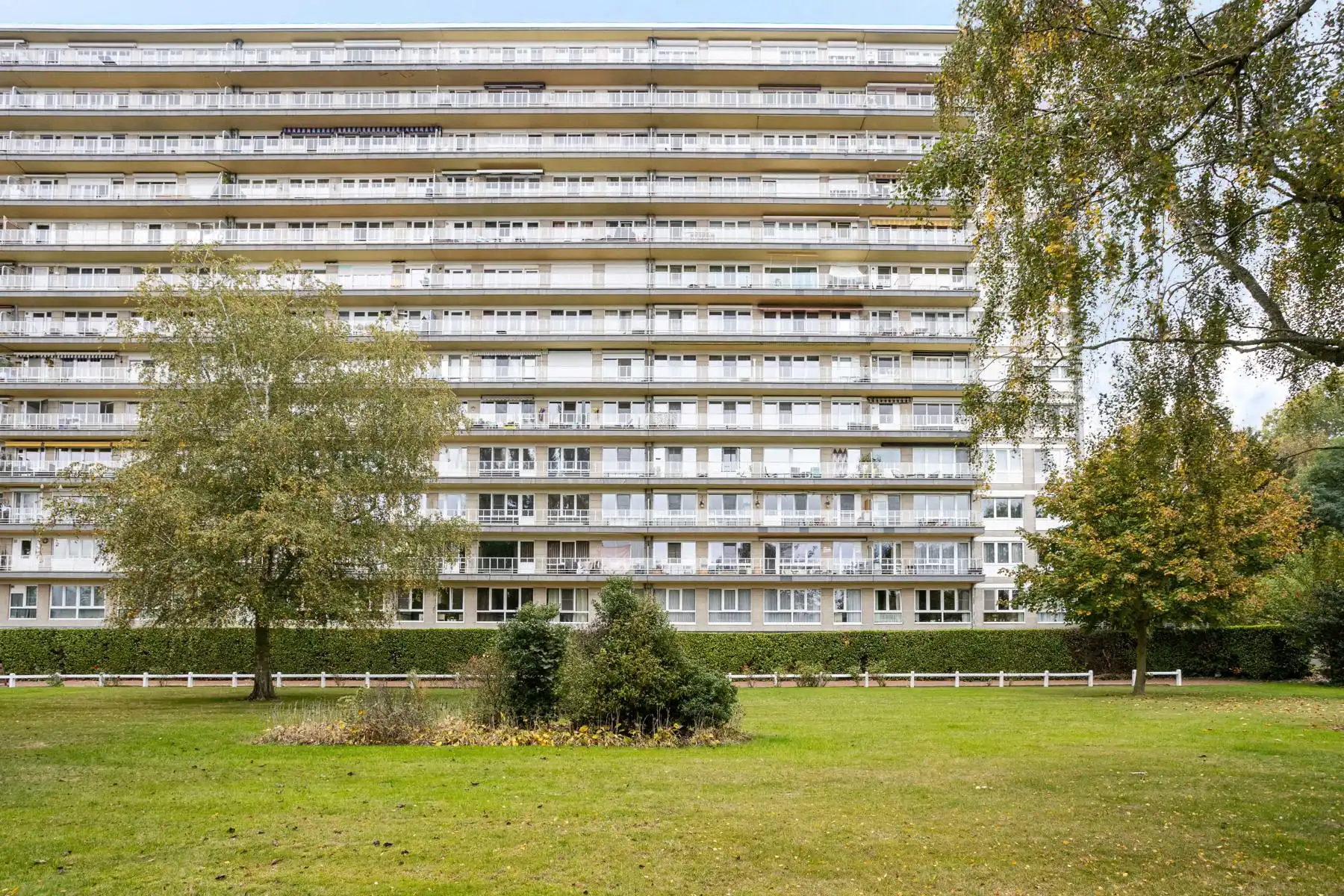 Instapklaar appartement met terras en prachtig uitzicht! foto 8