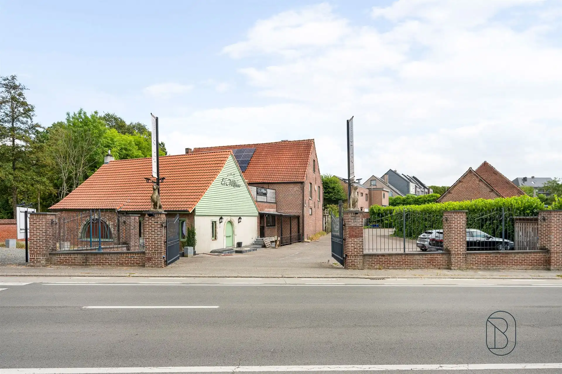 Ideale charmante horecazaak met woonst!  foto {{pictureIndex}}