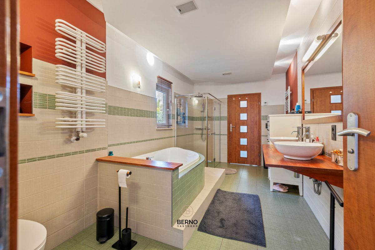 Charmante rijwoning met stadstuin nabij centrum. foto 14