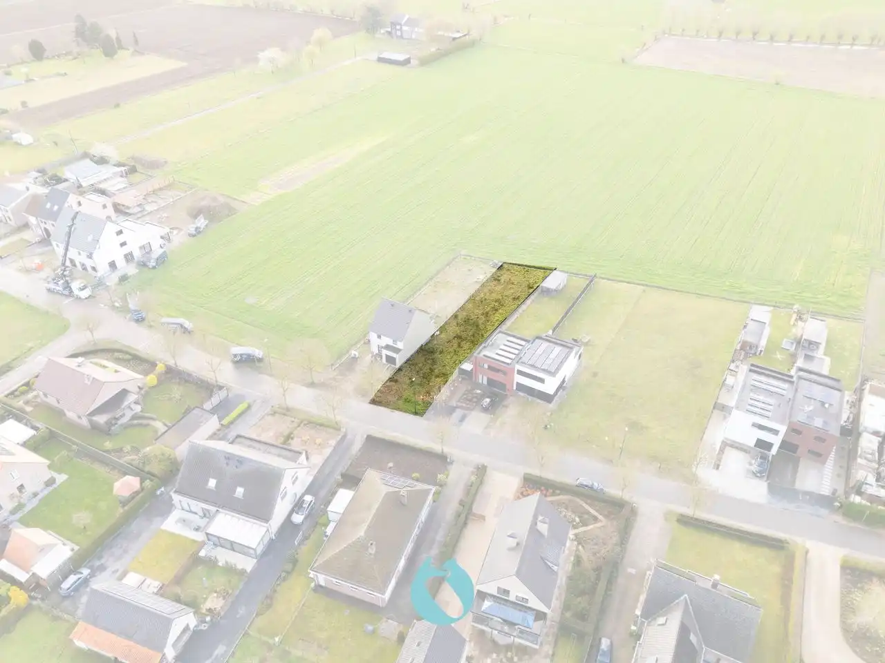 Bouwgrond van 571 m² met te realiseren halfopen bebouwing foto {{pictureIndex}}