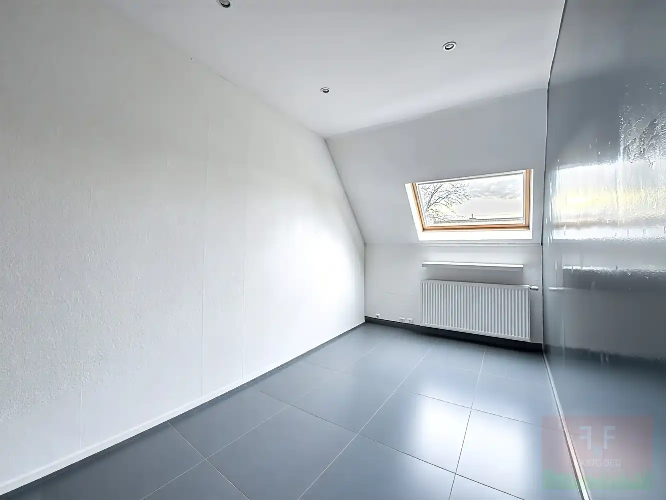 Loft op 1ste verdieping met 2 slaapkamers, zonneterras en een carport foto 11