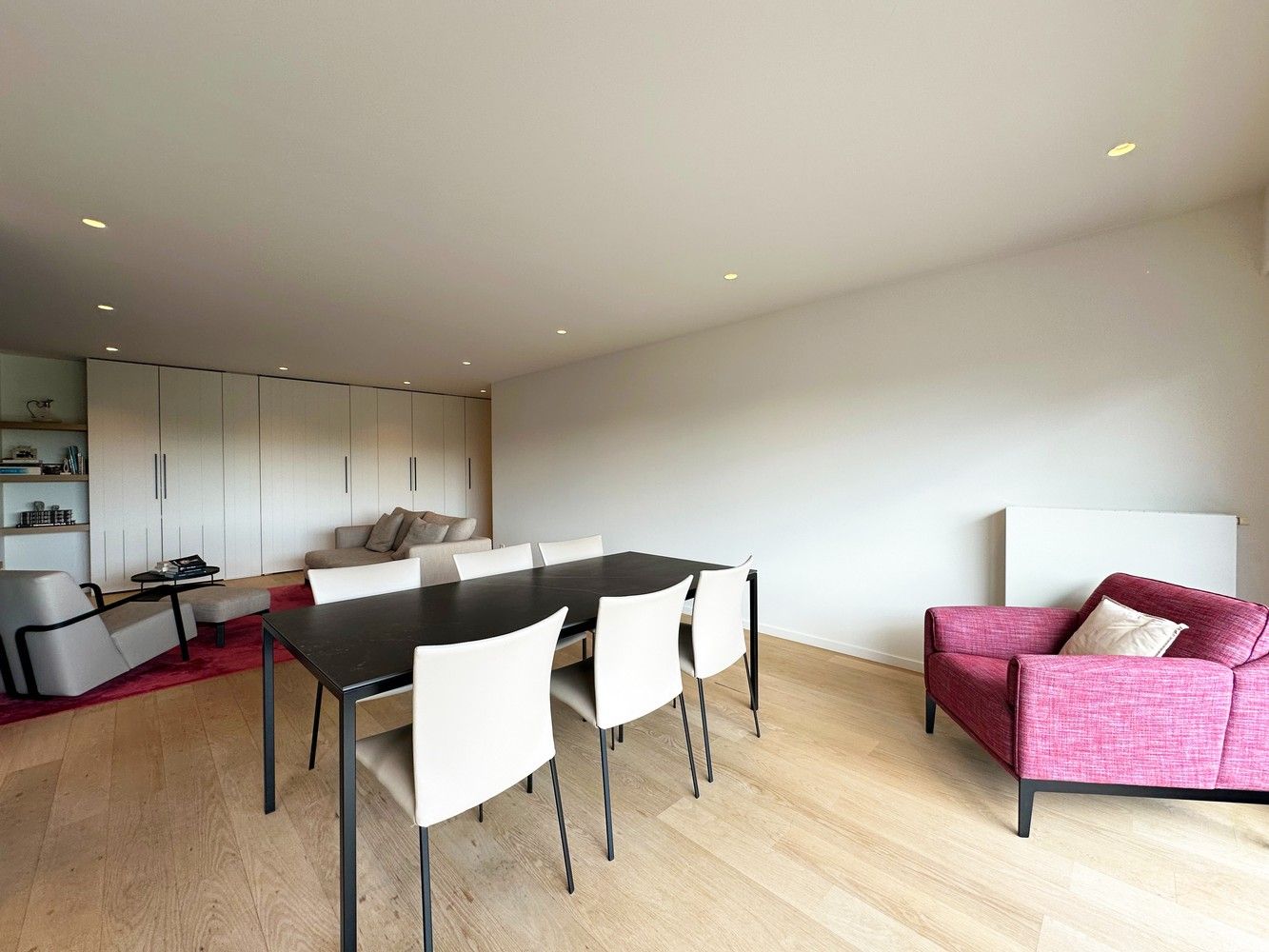 Prachtig 3 slaapkamer appartement met mooi terras in Wijnegem! foto 2