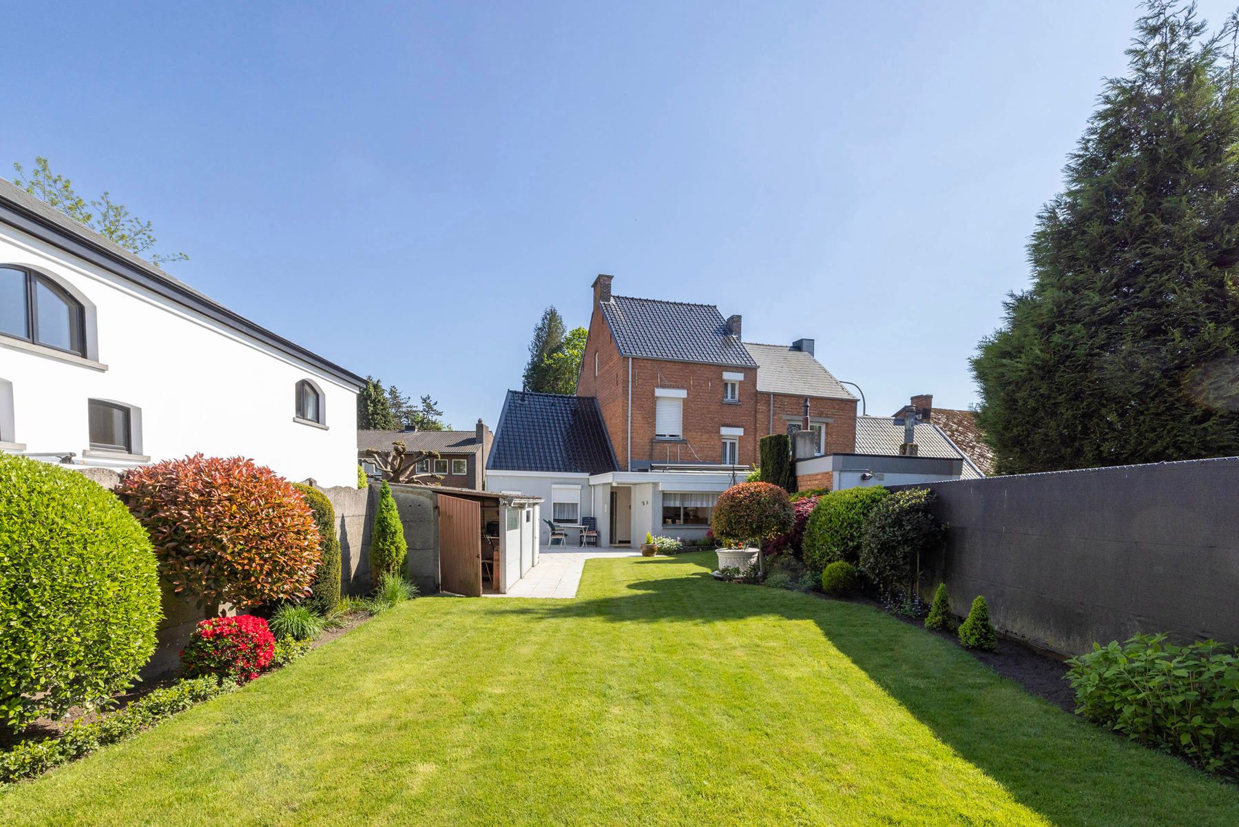 Herenhuis met 4 slpk, prachtige tuin en garage foto 17