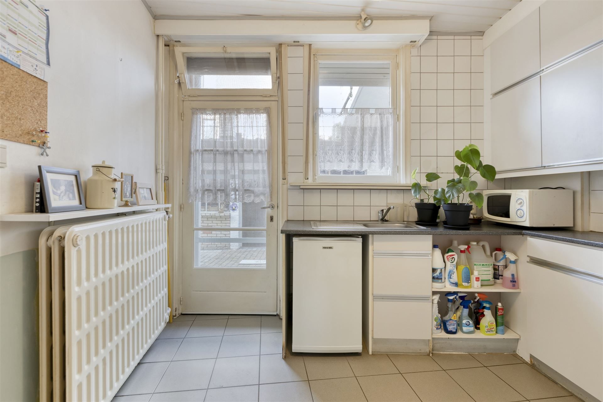 Te Renoveren Meergezinswoning met Garage foto 7
