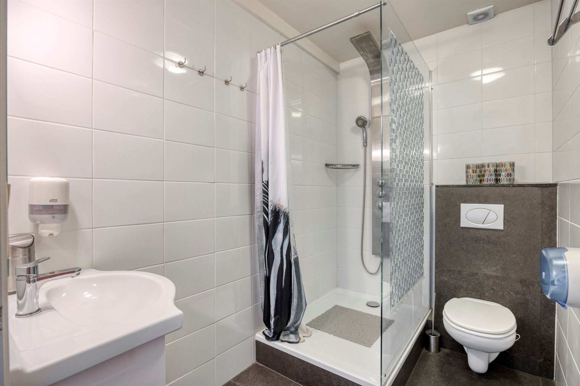 Prachtig gerenoveerde serristenwoning op prima locatie nabij centrum foto 23