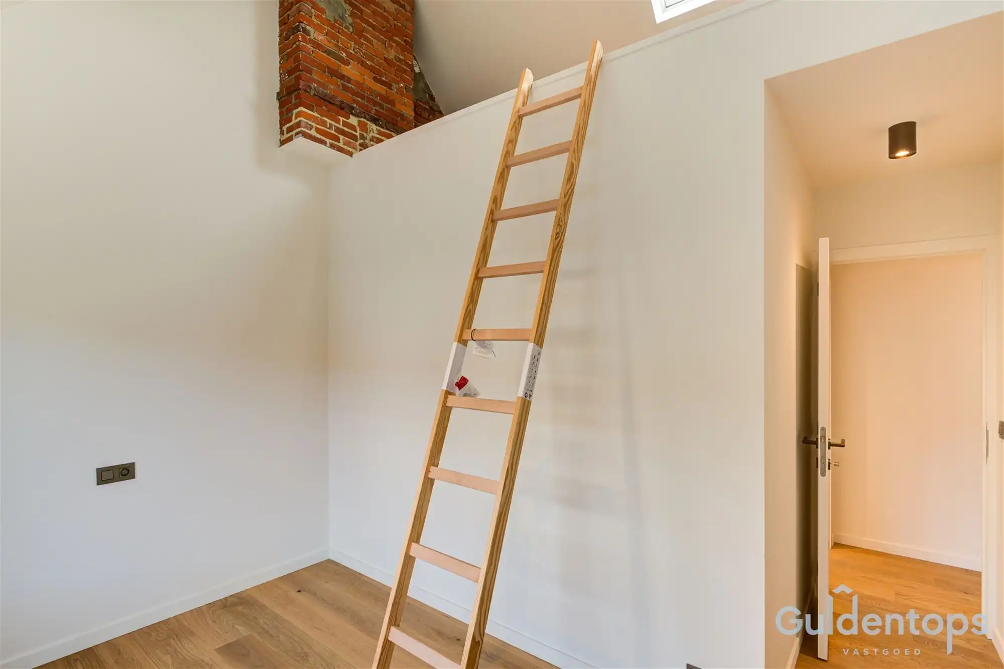 knappe, vernieuwde gezinswoning met tuin in hartje Berchem foto 22