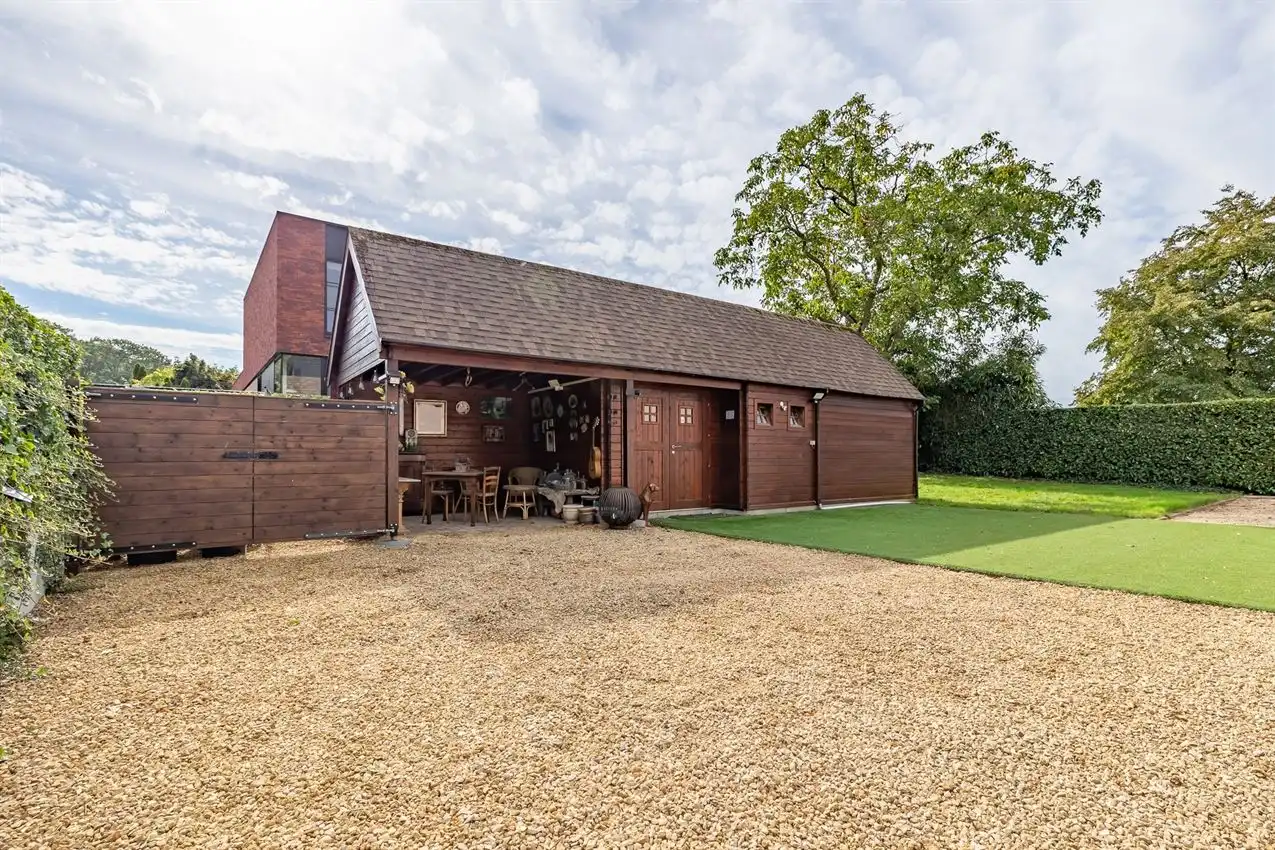 Karaktervolle en instapklare woning met zonnige tuin nabij het Gras- en Crauwelsbos foto 5