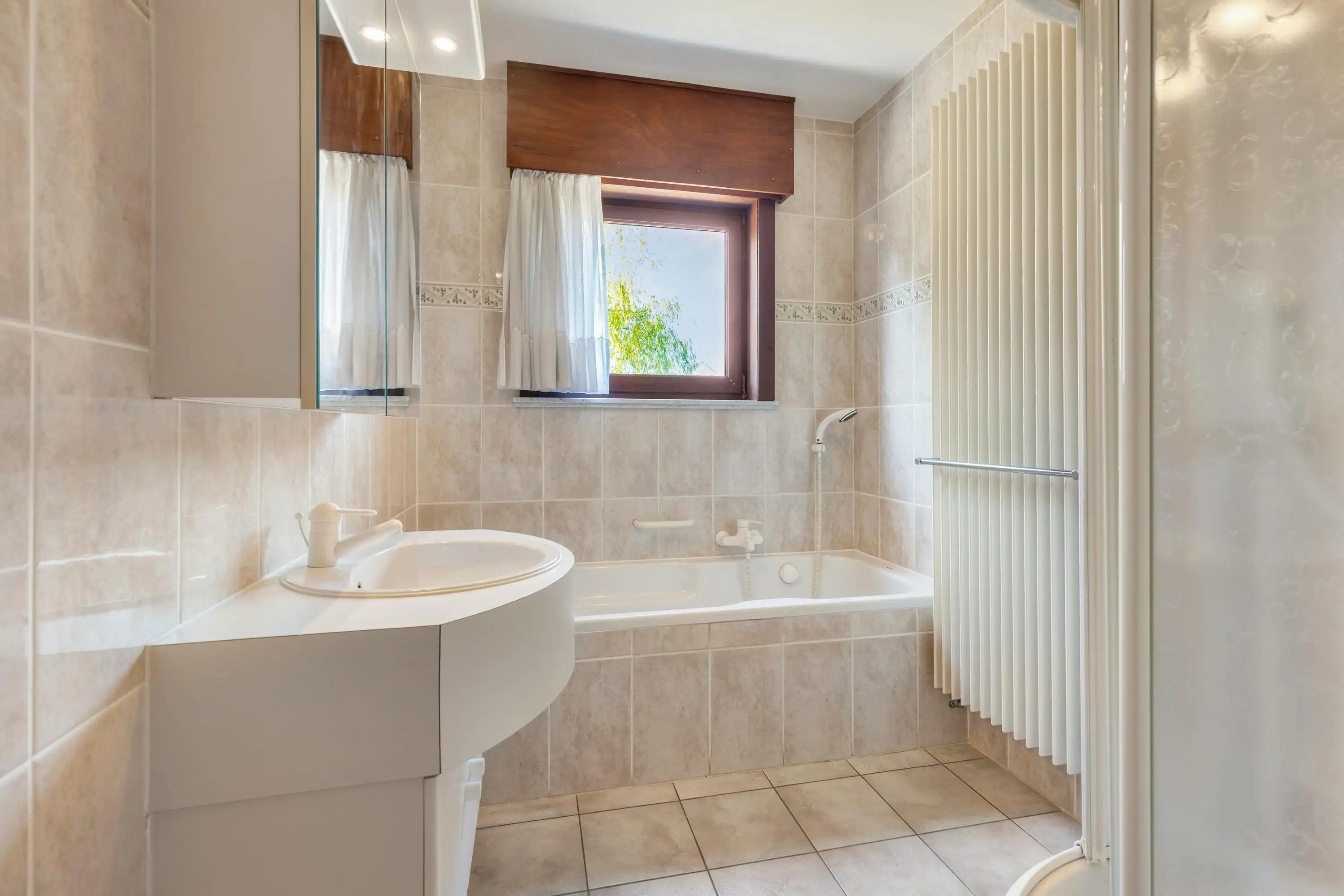 Ruime alleenstaande villa te koop in Dudzele foto 12