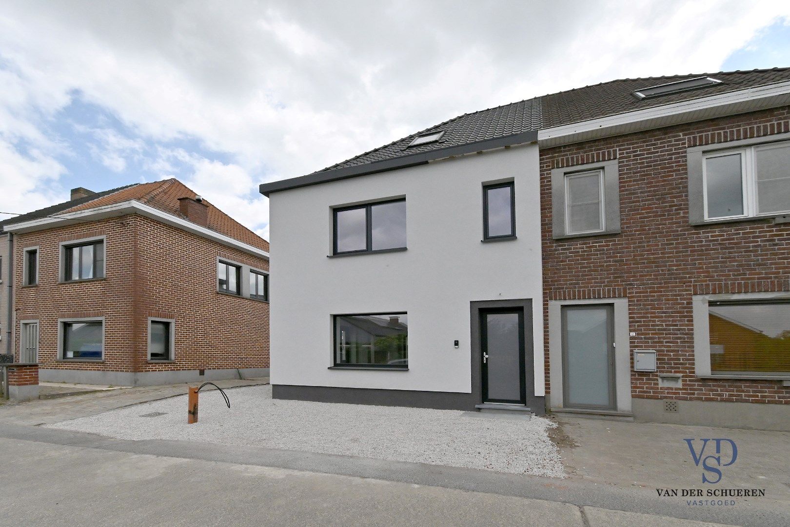 Volledig vernieuwde Half Open.  foto {{pictureIndex}}