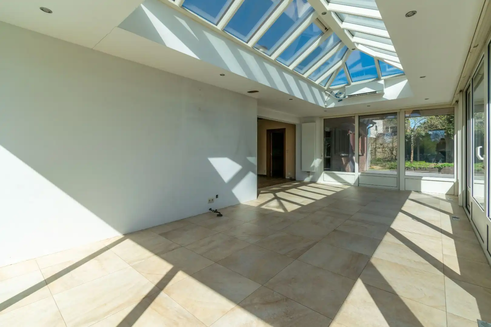 Een ruime (250m²), te moderniseren villa!! foto 4