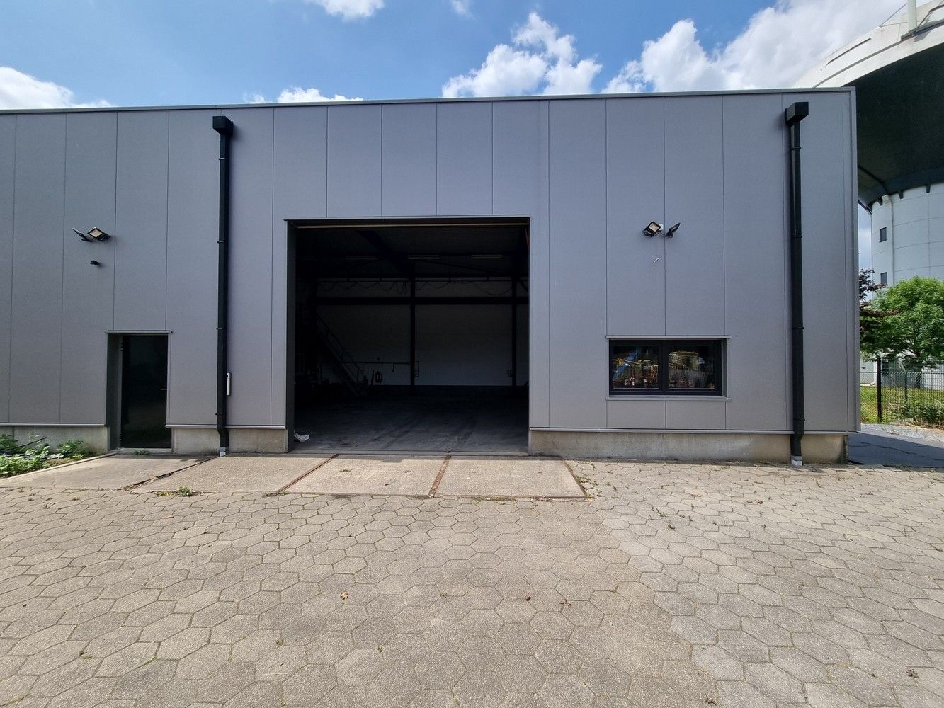 Uitstekend gelegen industrieel gebouw/magazijn met kantoorruimte (400m²) foto 32