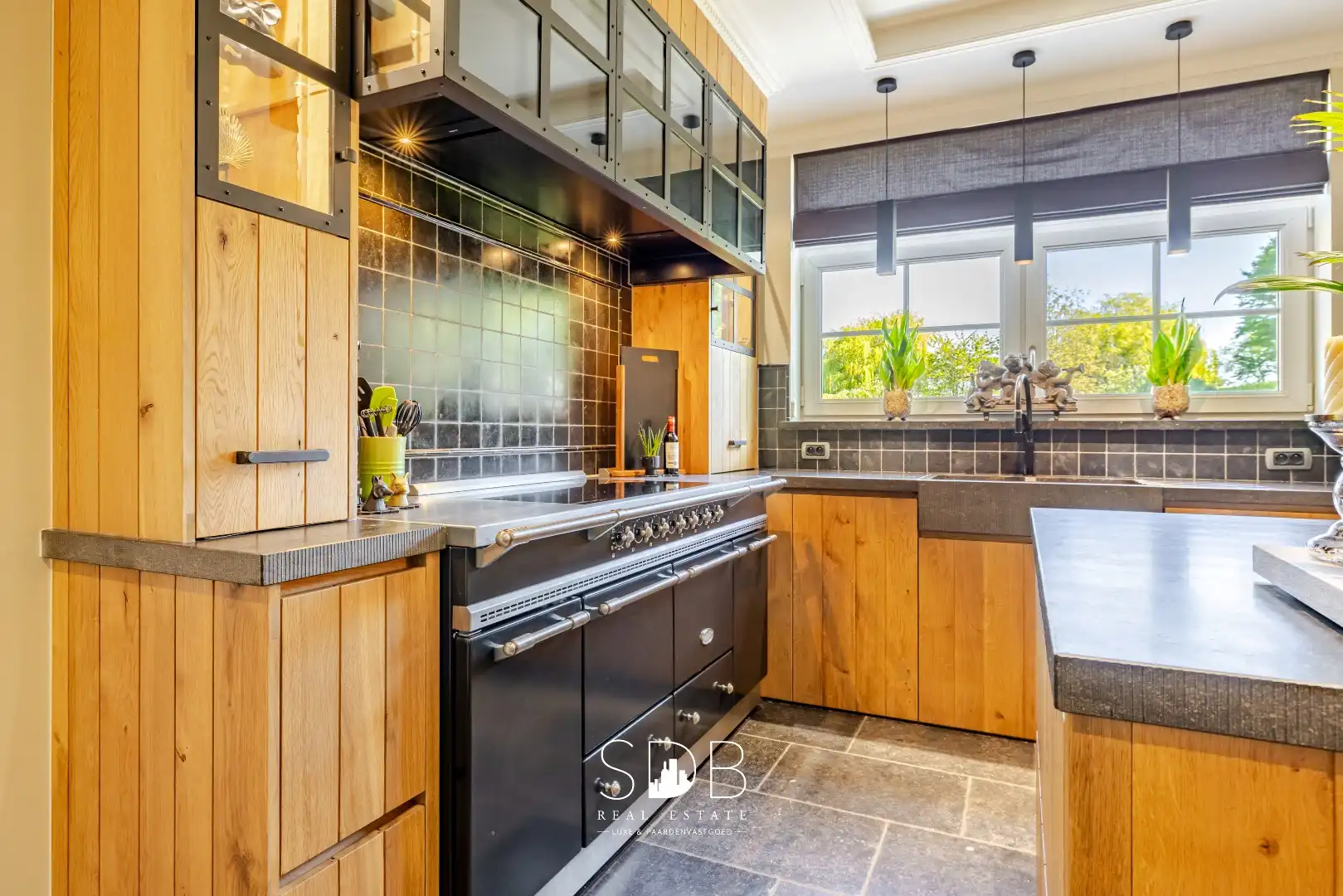 Prachtige stijlvolle woning met bijgebouwen, buitenpiste en graslanden  foto 14