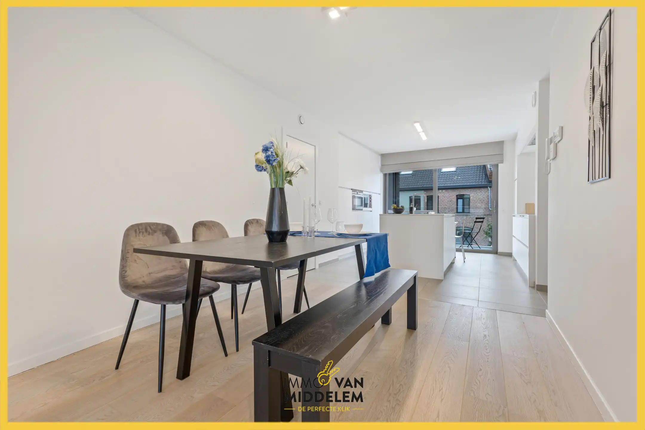 INSTAPKLAAR APPARTEMENT MET 2 SLPKS, 2 TERRASSEN EN GARAGE foto 8