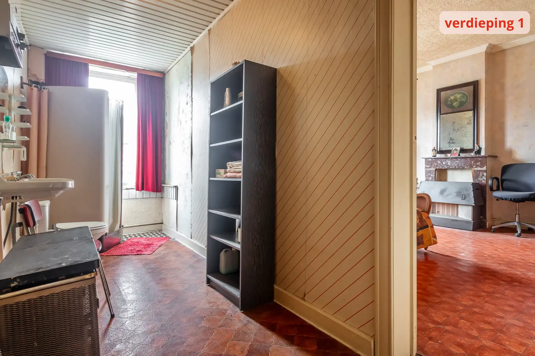 Ruime, te renoveren woning met veel potentieel nabij centrum foto 18