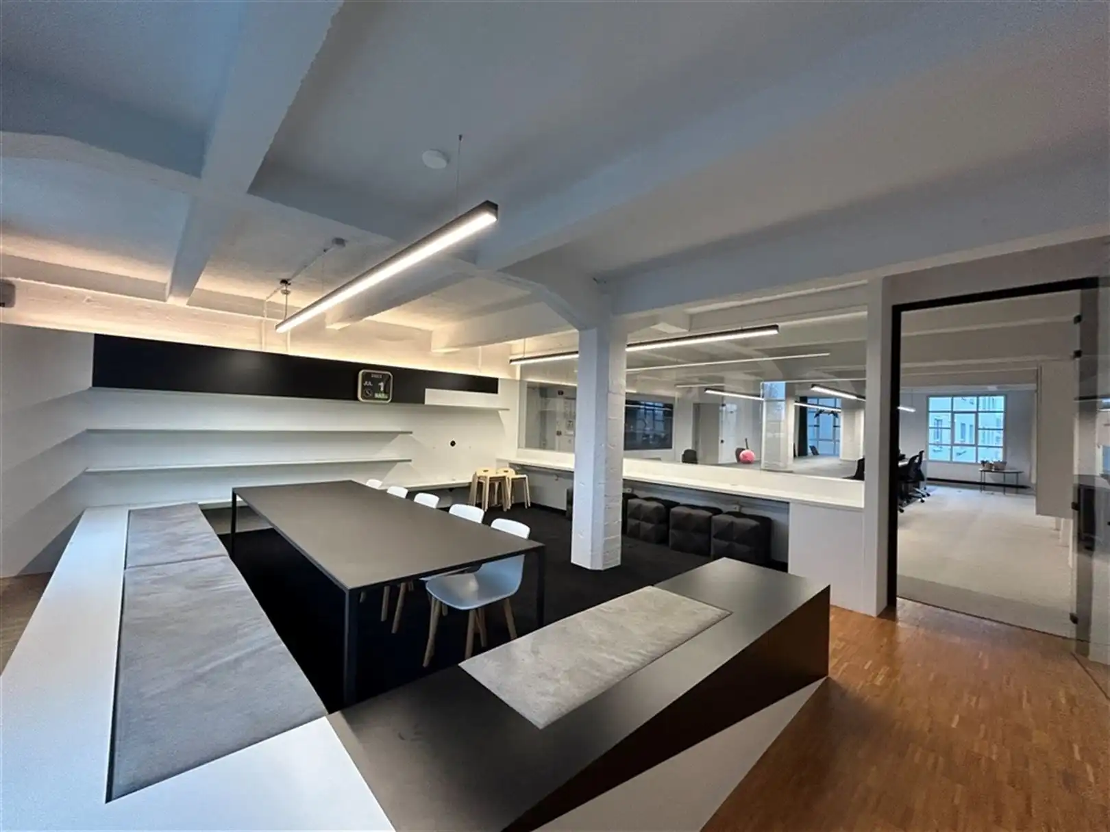 Kantoorgebouw foto 7