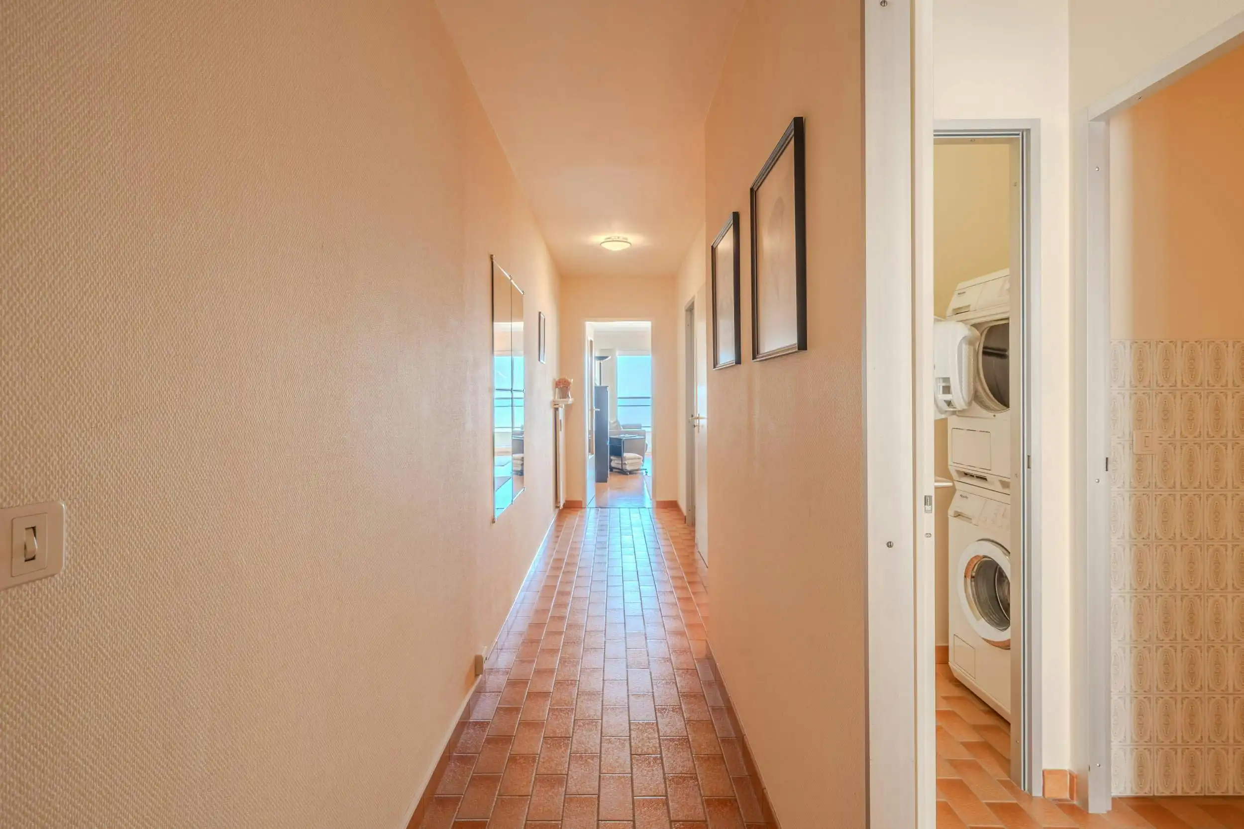 Ruim 2 slaapkamer appartement met frontaal zeezicht foto 12